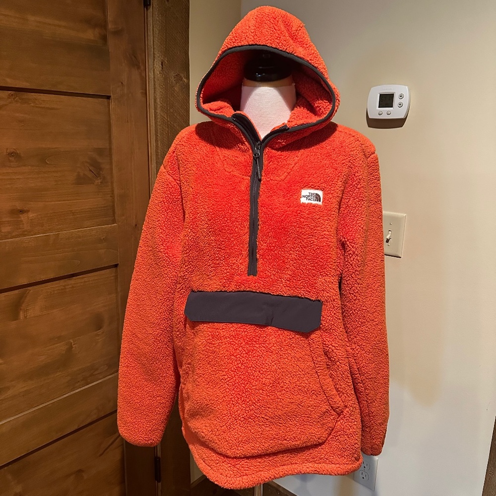 The North Face Campshire Pullover Hoodie -Large